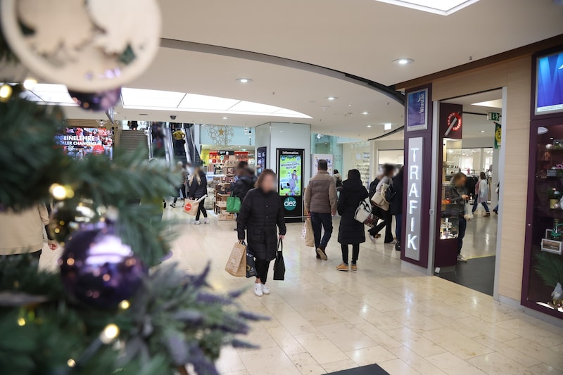 In Tirols Einkaufszentren herrscht weihnachtliche Stimmung. (Bild: Johanna Birbaumer/Krone KREATIV)