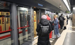 Schön schauen sie aus, die umgebauten U2-Stationen samt durchsichtigen Bahnsteigtüren. Doch an ...