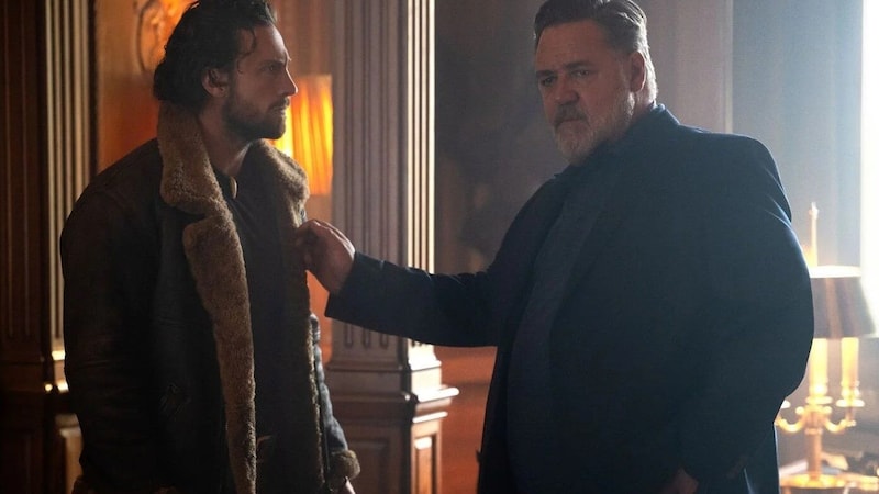 Aaron Taylor-Johnson als Sergej Kravinoff und Russell Crowe in der Rolle als Nikolai.  (Bild: 2022 CTMG, Inc. All Rights Reserved.)