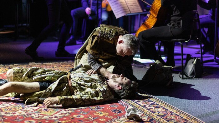 Wagner etwas anders: Held Brünhild weckt seinen Held Sigfrid (Martin Walkner, Willy ...