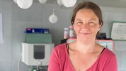 Maria Bauer kann man „verschenken“. Sie kommt zu dem Beschenkten zum Backen nach Hause. 