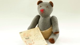 Ein Teddybär aus einem Soldatenmantel (1945)  (Bild: NÖ Museum Betriebs GmbH, Andreas Giesswein)