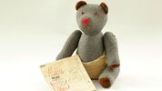 Ein Teddybär aus einem Soldatenmantel (1945) 