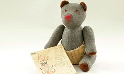 Ein Teddybär aus einem Soldatenmantel (1945) 
