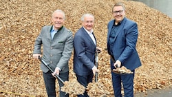 Christian Purrer, Josef Ober und Martin Graf (v. li.) bei der Eröffnung eines Biomasse-Heizwerks. Auf Ersteren könnte Werner Ressi als Chef folgen. (Bild: Energie Steiermark)