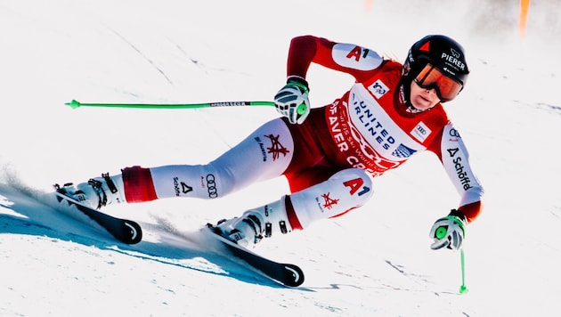 Cornelia Hütter startet mit dem Roten Trikot in die neue Abfahrtsaison. (Bild: GEPA/GEPA pictures)