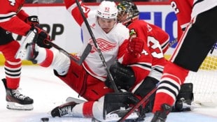 Marco Kasper (Mitte) konnte mit Detroit keinen Sieg einfahren.  (Bild: AFP/APA/Getty Images via AFP/GETTY IMAGES/Michael)