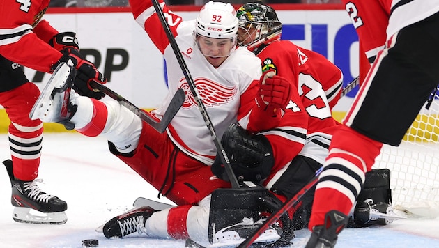 Marco Kasper (center) was unable to record a win with Detroit. (Bild: AFP/APA/Getty Images via AFP/GETTY IMAGES/Michael)