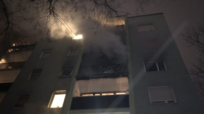 The fire caused heavy smoke development.