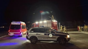 Wasserrettung, Feuerwehr und Polizei standen im Einsatz. (Bild: ZOOM Tirol)