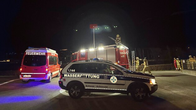 Water rescue, fire department and police were deployed. (Bild: ZOOM Tirol)