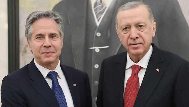 From left: US Secretary of State Antony Blinken and Turkish President Recep Tayyip Erdogan (Bild: AFP/APA/Turkish Presidential Press)