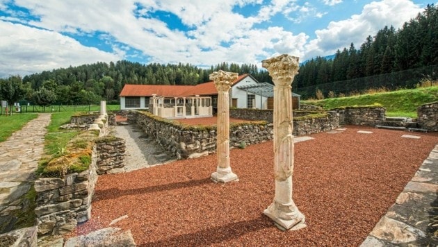 The ruins of the cemetery church were discovered in 1908 during the construction of a water pipeline. A building now protects the mosaic floor. (Bild: Allesch Klaus LMK)