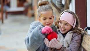 Weniger ist oft mehr – gerade, wenn es um Geschenke für Kinder geht. (Bild: Holl Reinhard)