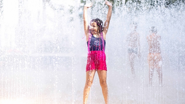 The temporary water play area was an attraction for many young Linzers this August. It will be used again in the city in 2025. (Bild: @Flashpictures)