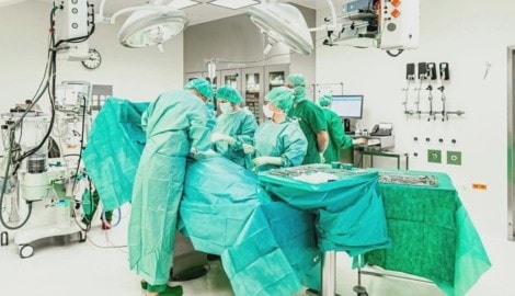 Der Bub wird jetzt in einem Salzburger Spital operiert (Symbolbild)