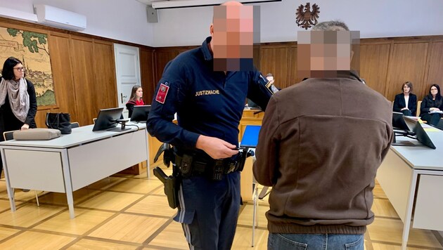 The accused has been in custody for several months - and is likely to remain behind bars for a long time to come. (Bild: Kerstin Wassermann, Krone KREATIV)