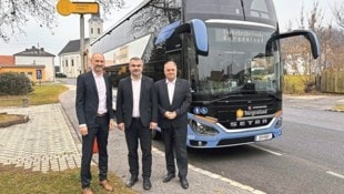 Präsentierten die Öffi-Bilanz: Gesamtverkehrskoordinator Peter Zinggl, Verkehrslandesrat Heinrich Dorner und VBB-Geschäftsführer Wolfgang Werderits (v.l.). (Bild: Carina Fenz)