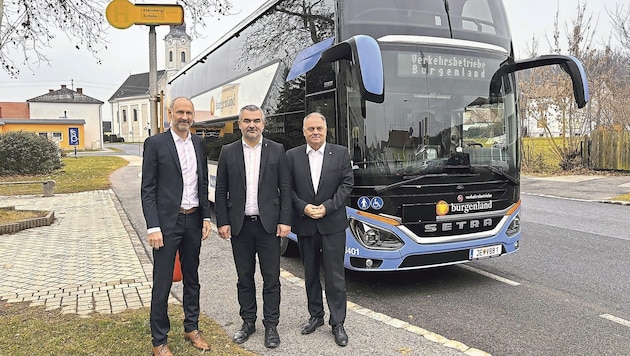 Präsentierten die Öffi-Bilanz: Gesamtverkehrskoordinator Peter Zinggl, Verkehrslandesrat Heinrich Dorner und VBB-Geschäftsführer Wolfgang Werderits (v.l.). (Bild: Carina Fenz)