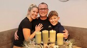 Was für eine liebe, fröhliche Familie! Mama Sabrina Vorhauser mit Ehemann Michael Maziborsky und ...