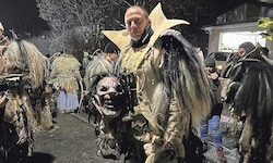 Inklusive Glocken wird ein Krampuslauf mit bis zu 15 Kilo an Zusatzgewicht zum Krafttraining – ...