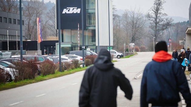 Production at KTM in Mattighofen has been at a standstill since Friday evening. The employees are up in the air financially. (Bild: Scharinger Daniel)