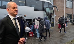 Deutschlands Bundeskanzler Olaf Scholz will zunächst abwarten, wie sich die Situation in Syrien ...