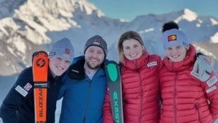 Johannes Aigner, sein Guide Nico Haberl, Elisabeth Aigner und Veronika Aigner (von links nach rechts). (Bild: Team Aigner)