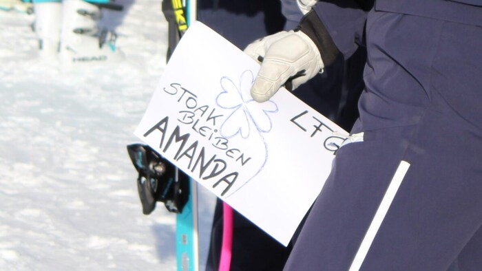 Die Teamkolleginnen im Zielraum von St. Moritz waren mit ihren Gedanken bei Sturzopfer Amanda ...
