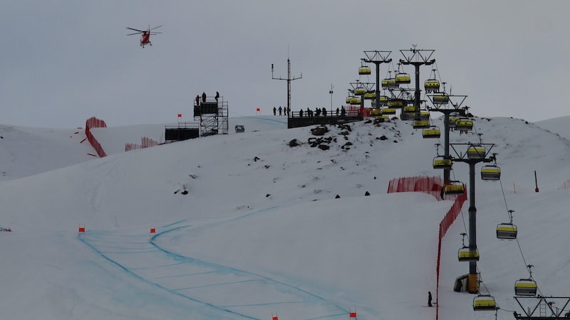 Die Schweizer Flugwacht REGA barg Salzgeber per Helikopter von der Rennstrecke in St. Moritz und flog sie zu einer Erstuntersuchung ins Tal. (Bild: Peter Weihs/Kronenzeitung)