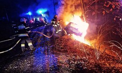Das Auto brannte lichterloh.