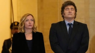 Italiens Premierministerin Girogia Meloni und Argentiniens Staatschef Javier Mileni pflegen eine enge Beziehung. (Bild: APA/AP)