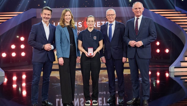 Annalena Voplakal (Mitte) wurde bei der Lebensretter-Gala geehrt – dafür hat sie sogar ihr Trainingslager in Schweden verschoben. (Bild: Tuma Alexander/Starpix)