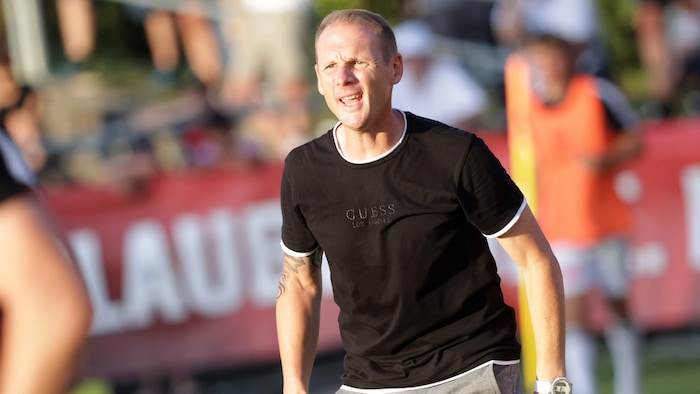 Coach Jochen Fallmann can't believe it, his Kremsers have lost the winter crown.