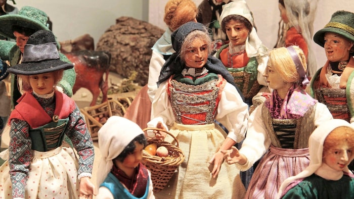 Figures from the Kochler crib