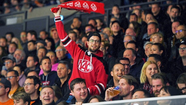 KAC fan merchandise by the seats? That's forbidden on Sunday in Graz. (Bild: Pessentheiner/F. Pessentheiner, pessentheiner)