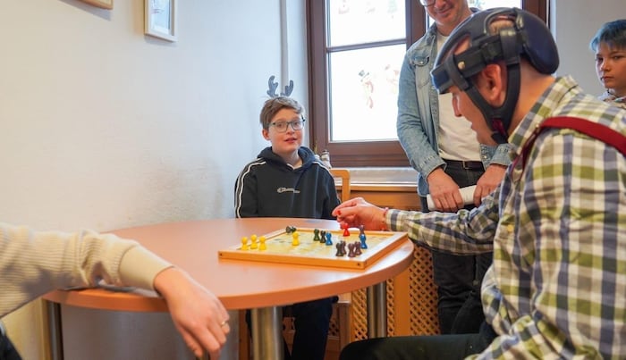 Mensch ärgere Dich nicht. Viel gelacht wurde auch beim Spielen.