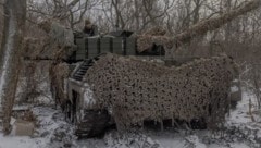 Ein ukrainischer Panzer im Osten des Landes (Bild: AFP/Roman Pilipey)