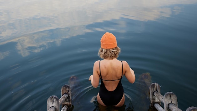 Einen zu kalten Zeller See gibt es für Daniela Bily nicht. Die Yogalehrerin liebt Eisbaden. (Bild: Daniela Bily)