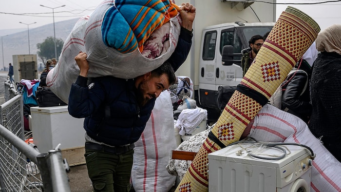 Die türkische Regierung zählte bis Samstag bereits 7500 syrische Staatsbürger, die die Türkei ...