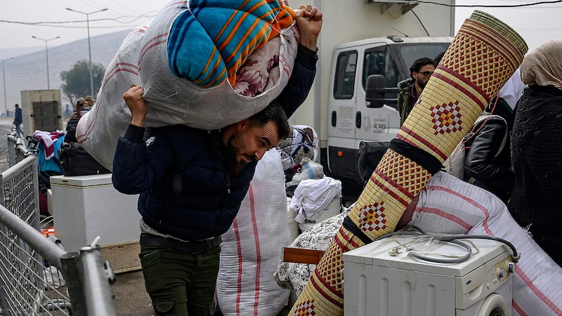 By Saturday, the Turkish government had already counted 7500 Syrian citizens who had left Turkey. (Bild: APA/AFP/Yasin AKGUL)