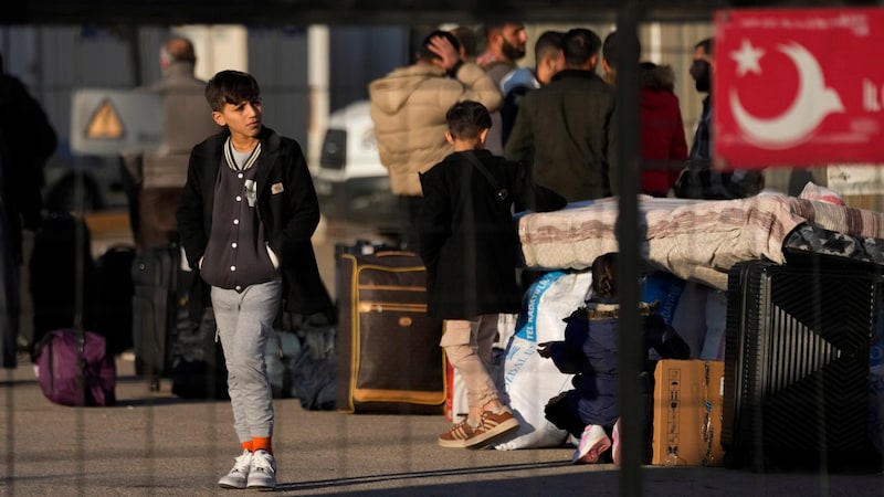 If they leave for Syria, the refugees forfeit their right of residence and cannot return to Turkey for the time being. (Bild: APA/AP)