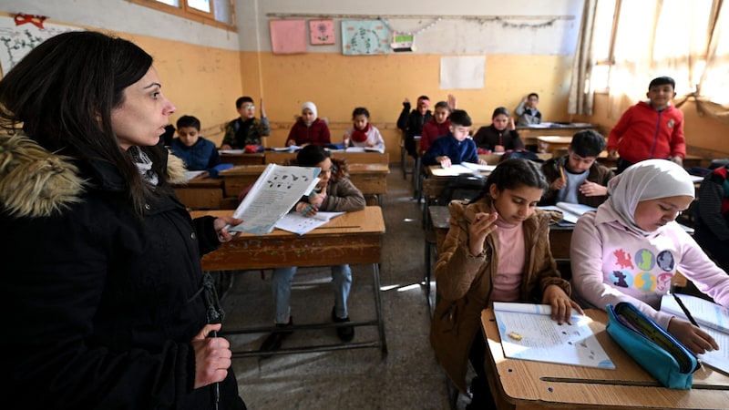 The rebels have ordered the resumption of school lessons. (Bild: APA/AFP/LOUAI BESHARA)