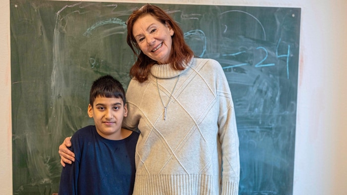 „Oma“ Silvia (62) kümmert sich rührend um ihren Schützling Batuhan (9).