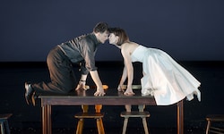 Natalia Mateo und Michael Rotschopf als Steve Canfield und Ninotschka 