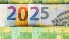 Von den Bruttolöhnen und -gehältern sowie von den Bruttopensionen bleibt uns ab 2025 netto mehr. Die „Krone“ rechnet vor, wie alle Einkommensbezieher ab Jahresbeginn profitieren. (Bild: stock.adobe.com/andrzejrostek@gmail.com)