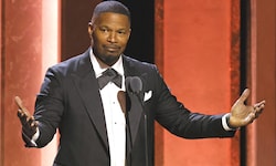 Jamie Foxx wurde während seines Geburtstagsdinners von einem Tischnachbarn mit einem Glas ...