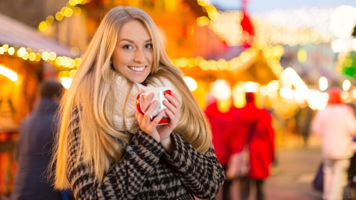 Kräutertee oder heißen Apfelsaft statt Punsch genießen.