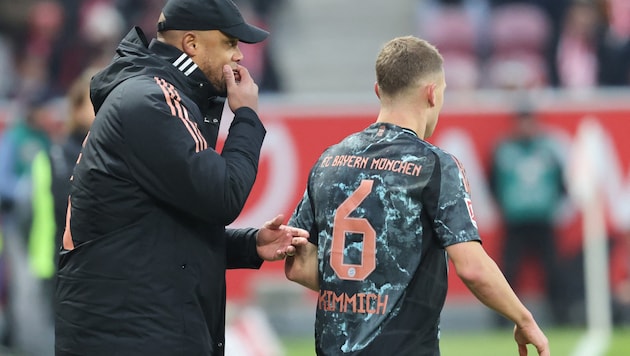 Bei Vincent Kompany (li.) und Joshua Kimmich herrscht Gesprächsbedarf.  (Bild: AFP or licensors)