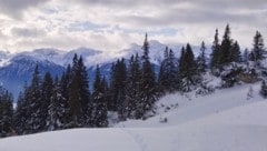 Blick von der Rauthhütte am Fuß der Hohen Munde Richtung Süden in die Stubaier Alpen – hier könnten am Freitag noch 20 Zentimeter Schnee dazu kommen. (Bild: Peter Freiberger)